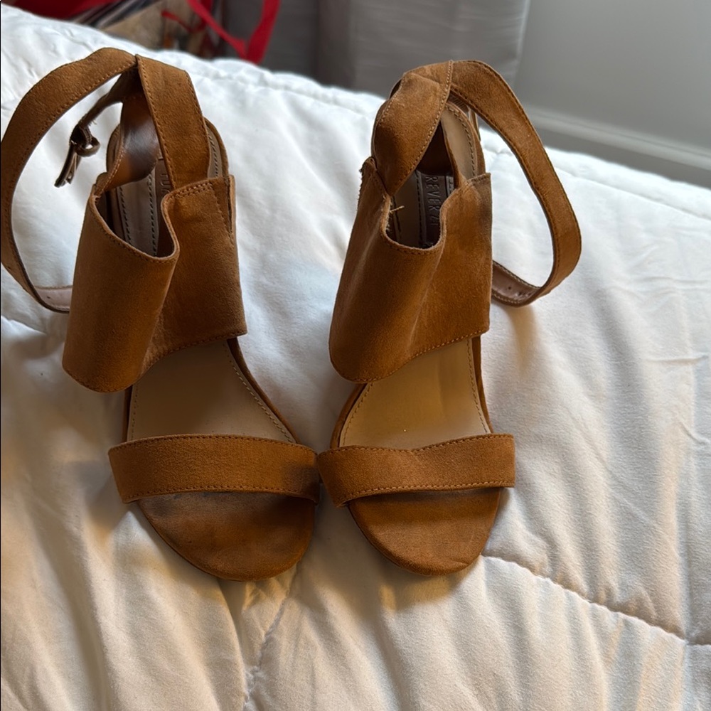 Forever 21 Tan and Brown Chunky Heel Sandals with Open Toe Design